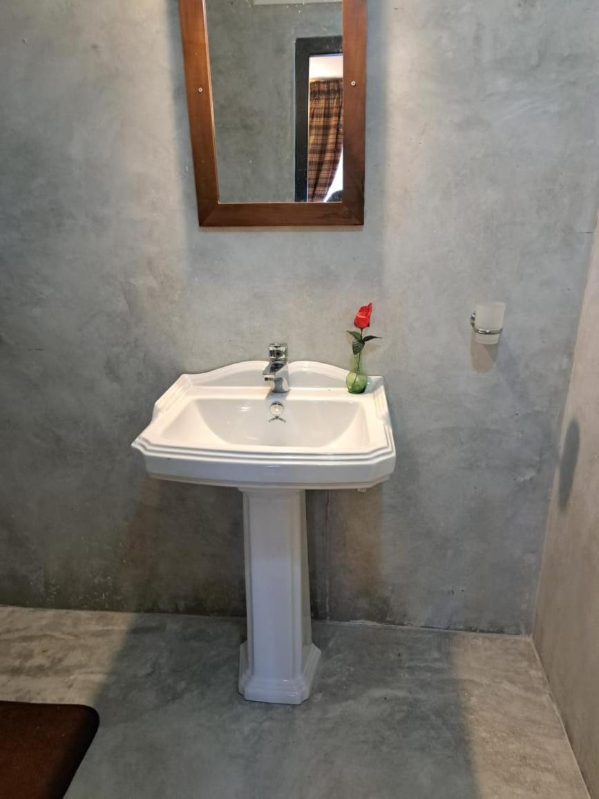 נוארה אליה Stoneleigh Cottage מראה חיצוני תמונה